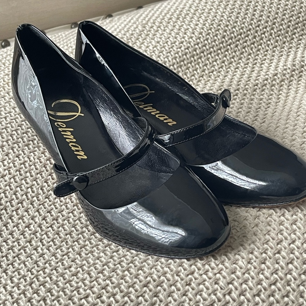 EUC DELMAN 2.5 “ heel, patent  leather shoes. Size 7.5.